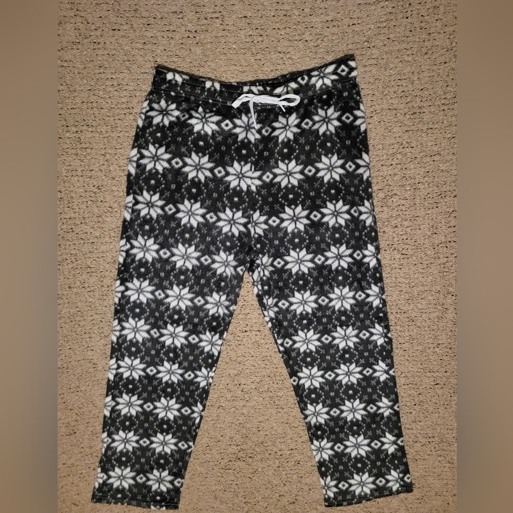 NWOT MENS REAL ESSENTIALS FLEECE PAJAMA PANTS BLACK AND WHITE PRINT SIZE L